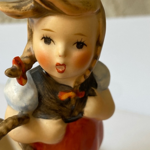 Hummel Goebel Vintage Figurine #96 Little Shopper - Picture 8 of 12